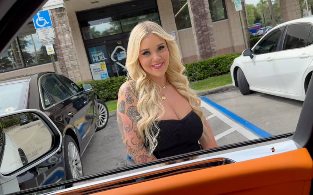 Hot Blonde PAWG Kali Roses Gets Picked Up and Fucked in the Rolls