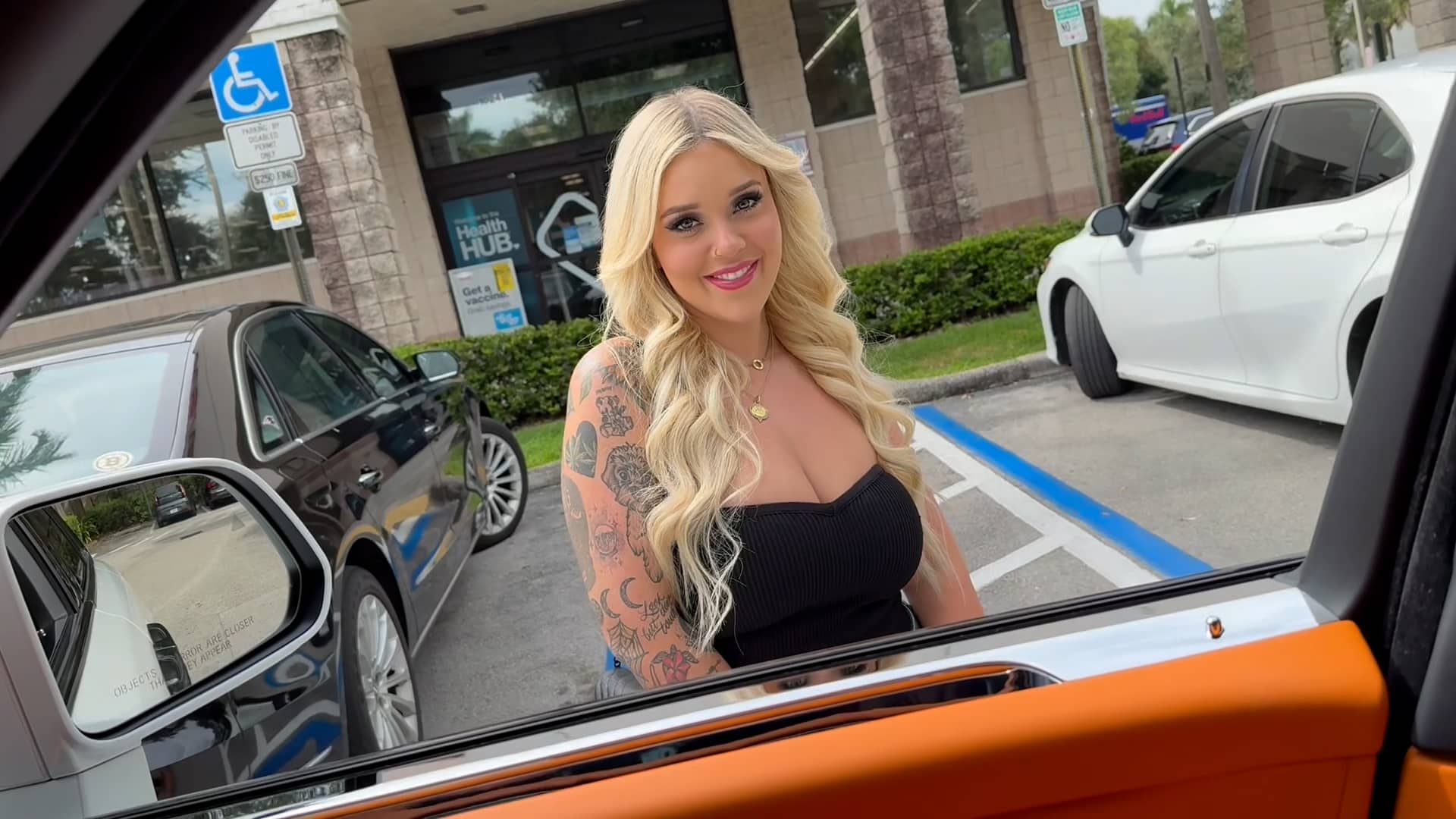 Hot Blonde PAWG Kali Roses Gets Picked Up and Fucked in the Rolls